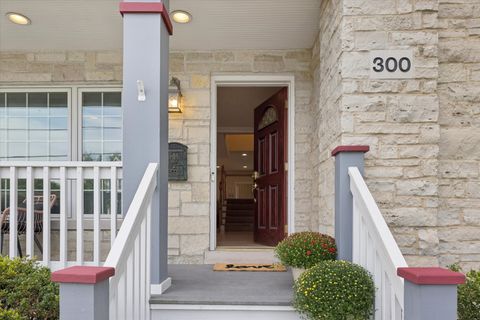 Tiny photo for 300 E Crescent Avenue, Elmhurst, IL 60126 (MLS # 12467371)