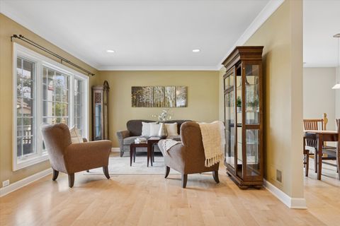 Tiny photo for 300 E Crescent Avenue, Elmhurst, IL 60126 (MLS # 12467371)