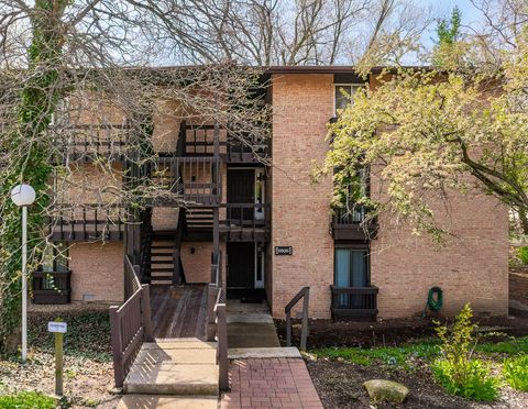 Photo of 5505 Lakeside Drive #2F, Lisle, IL 60532 (MLS # 12619648)