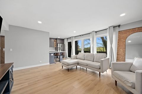 Tiny photo for 5505 Lakeside Drive #2F, Lisle, IL 60532 (MLS # 12619648)