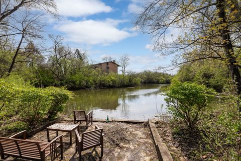 Tiny photo for 5505 Lakeside Drive #2F, Lisle, IL 60532 (MLS # 12619648)