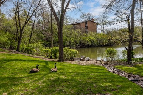 Tiny photo for 5505 Lakeside Drive #2F, Lisle, IL 60532 (MLS # 12619648)