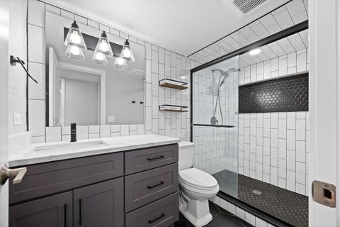 Tiny photo for 5505 Lakeside Drive #2F, Lisle, IL 60532 (MLS # 12619648)