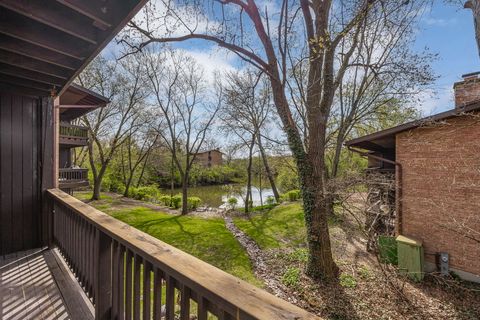 Tiny photo for 5505 Lakeside Drive #2F, Lisle, IL 60532 (MLS # 12619648)