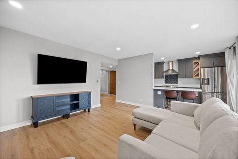 Tiny photo for 5505 Lakeside Drive #2F, Lisle, IL 60532 (MLS # 12619648)