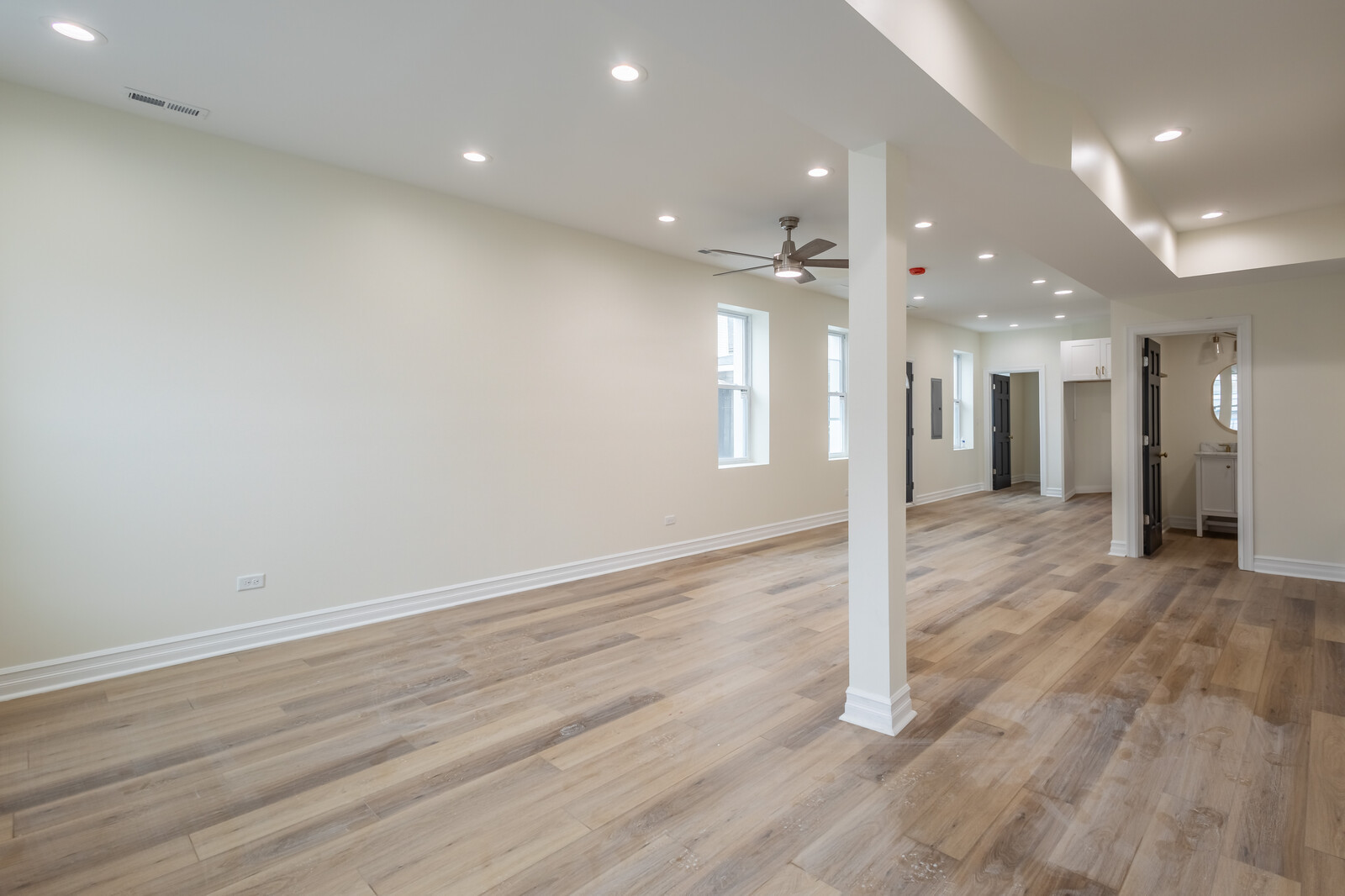 1013 W 18th Place
