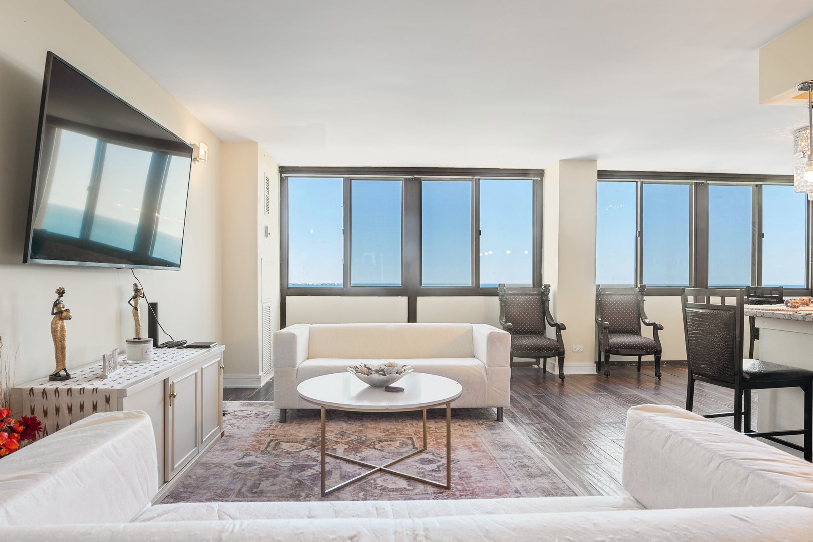 4800 S Lake Park Avenue 2005