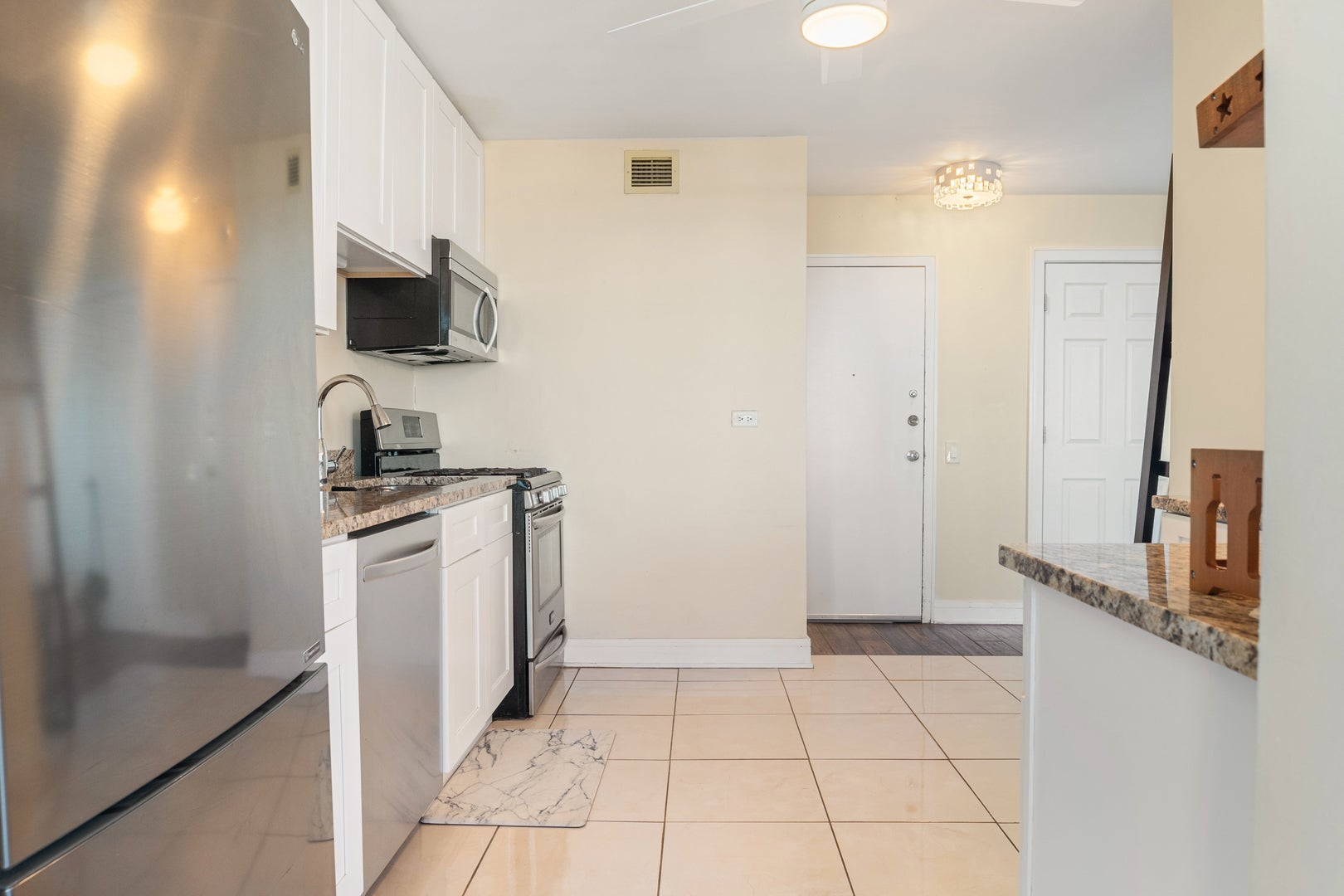 4800 S Lake Park Avenue 2005