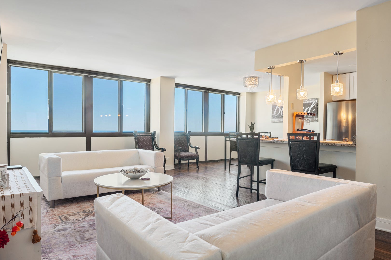 4800 S Lake Park Avenue 2005