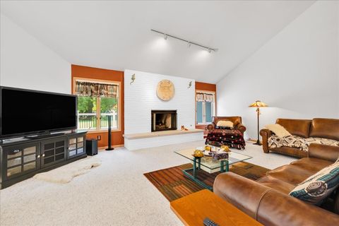 Tiny photo for 664 White Oak Way, Yorkville, IL 60560 (MLS # 12390178)