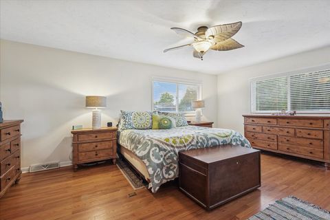 Tiny photo for 512 S Busse Road, Mount Prospect, IL 60056 (MLS # 12502258)