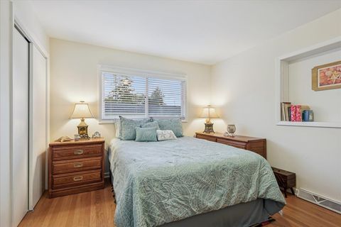 Tiny photo for 512 S Busse Road, Mount Prospect, IL 60056 (MLS # 12502258)