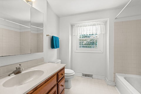 Tiny photo for 533 N Beck Road, Lindenhurst, IL 60046 (MLS # 12656813)