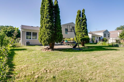 Tiny photo for 600 Thompson Boulevard, Buffalo Grove, IL 60089 (MLS # 12744477)