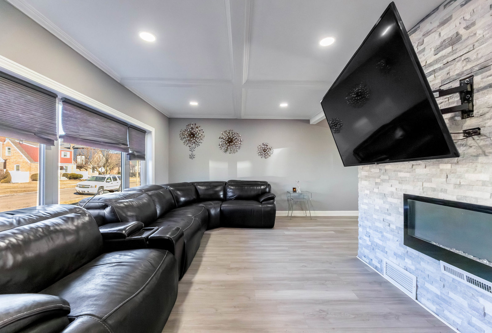 5227 S Neenah Avenue