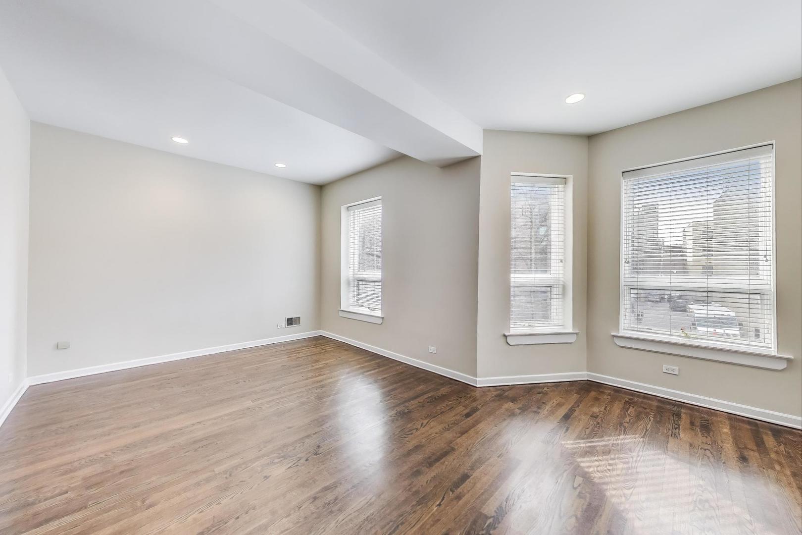 636 W GRACE Street 2W