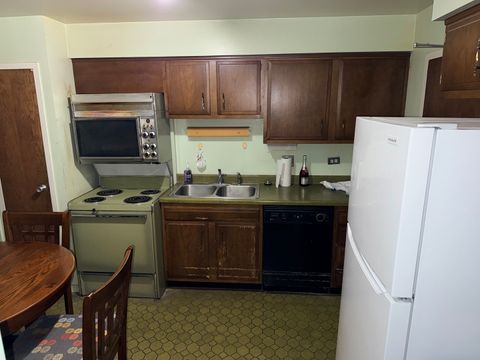 Tiny photo for 700 N Bruce Lane #211, Glenwood, IL 60425 (MLS # 12649016)