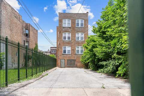 Tiny photo for 5321 S Michigan Avenue #3, Chicago, IL 60615 (MLS # 12670407)