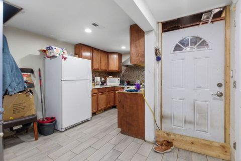 Tiny photo for 5711 S Lowe Avenue, Chicago, IL 60621 (MLS # 12564640)