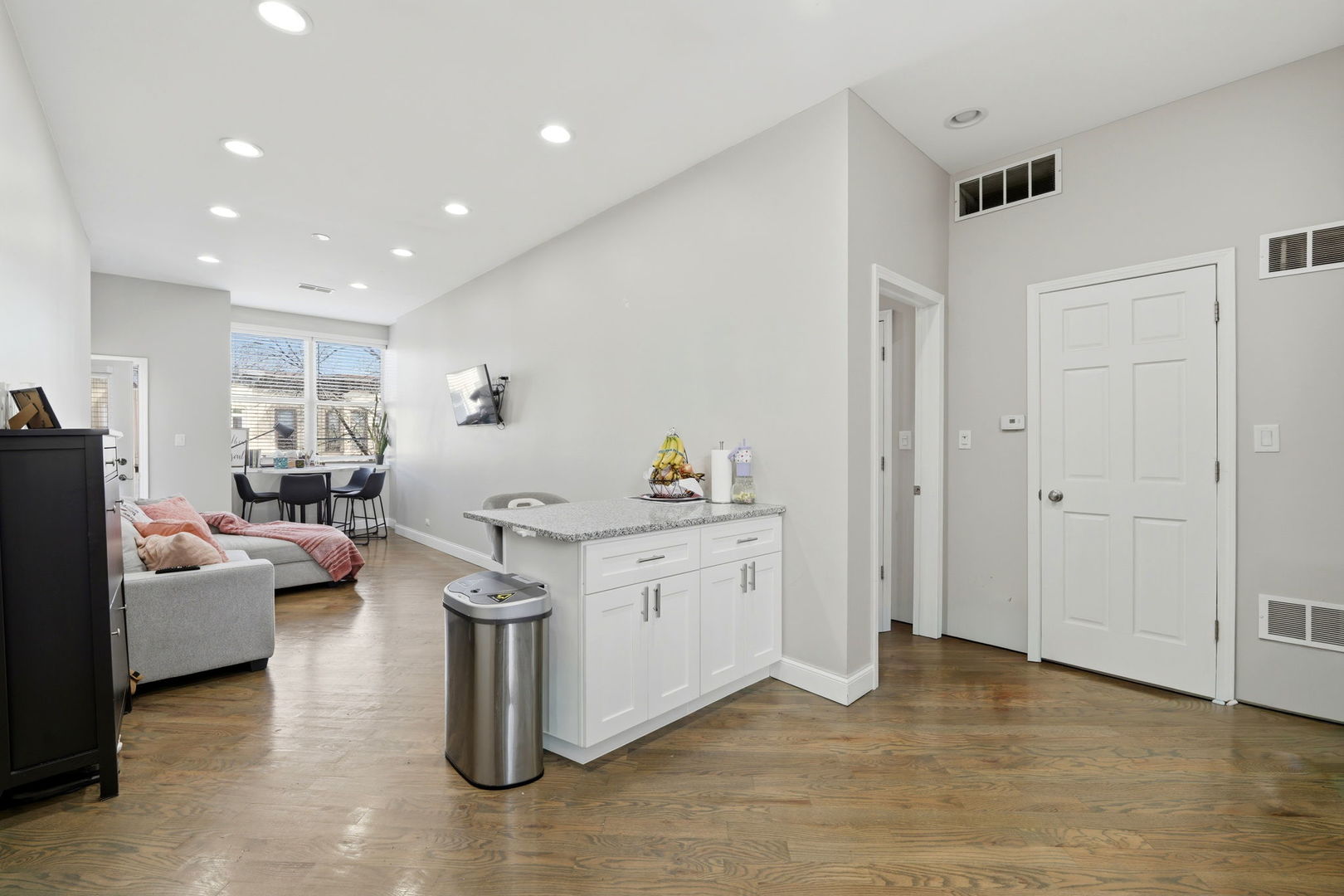 2225 W Warren Boulevard A3