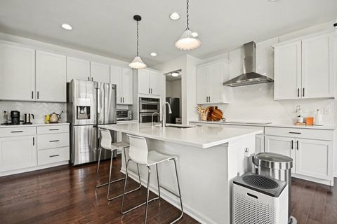 Tiny photo for 2515 LEANDER Court, Woodridge, IL 60517 (MLS # 12679624)