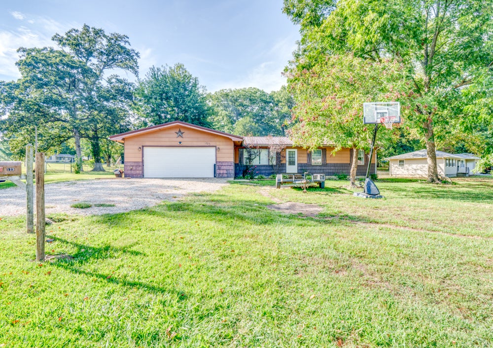 123 White Oak Park Lane