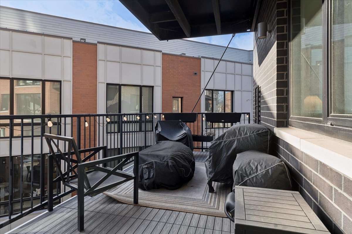 1648 W Division Street 302