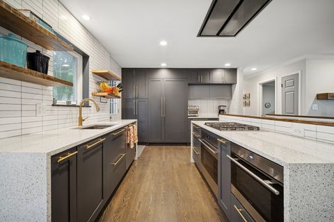 Tiny photo for 505 Pine Court, Lake Bluff, IL 60044 (MLS # 12430546)