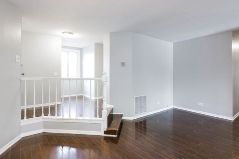 Tiny photo for 1782 Gloucester Court #B, Wheaton, IL 60189 (MLS # 12622313)