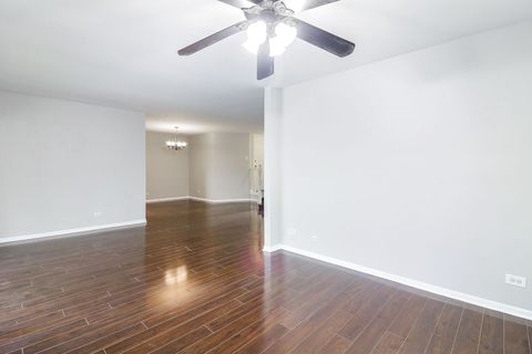 Tiny photo for 1782 Gloucester Court #B, Wheaton, IL 60189 (MLS # 12622313)