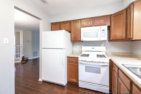 Tiny photo for 1782 Gloucester Court #B, Wheaton, IL 60189 (MLS # 12622313)