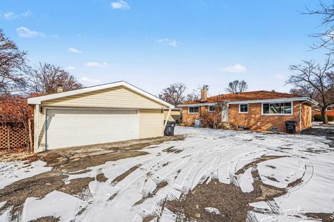 Tiny photo for 16914 Parkside Avenue, South Holland, IL 60473 (MLS # 12555630)