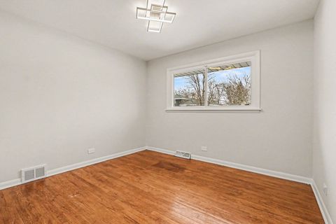 Tiny photo for 16914 Parkside Avenue, South Holland, IL 60473 (MLS # 12555630)