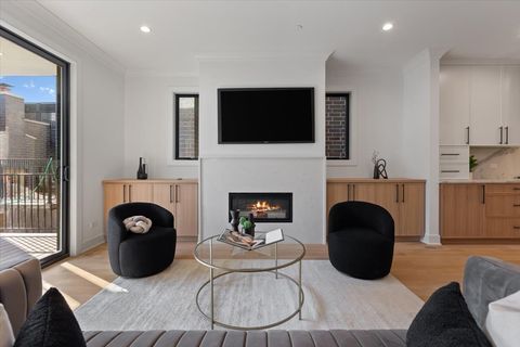 Tiny photo for 3719 N Bosworth Avenue, Chicago, IL 60613 (MLS # 12472954)