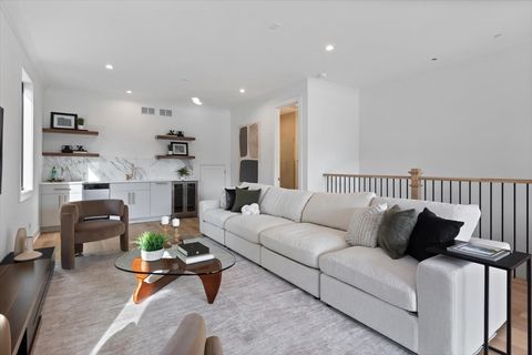 Tiny photo for 3719 N Bosworth Avenue, Chicago, IL 60613 (MLS # 12472954)