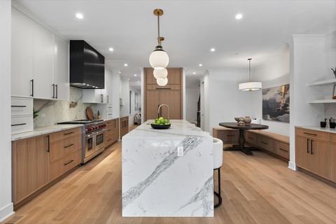 Tiny photo for 3719 N Bosworth Avenue, Chicago, IL 60613 (MLS # 12472954)