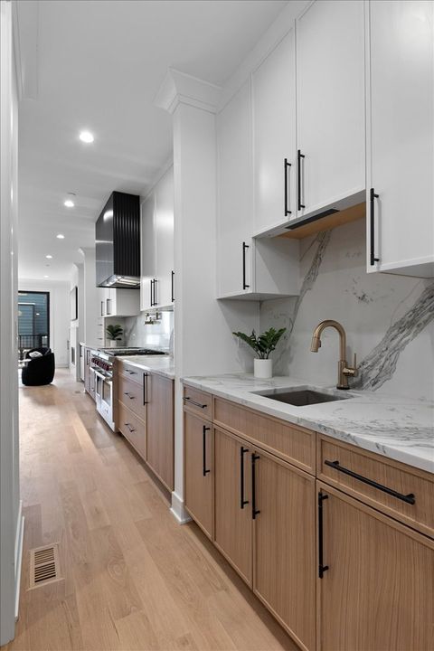 Tiny photo for 3719 N Bosworth Avenue, Chicago, IL 60613 (MLS # 12472954)