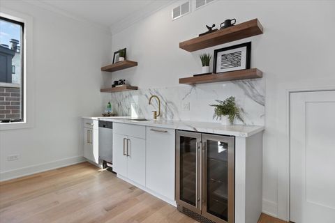 Tiny photo for 3719 N Bosworth Avenue, Chicago, IL 60613 (MLS # 12472954)