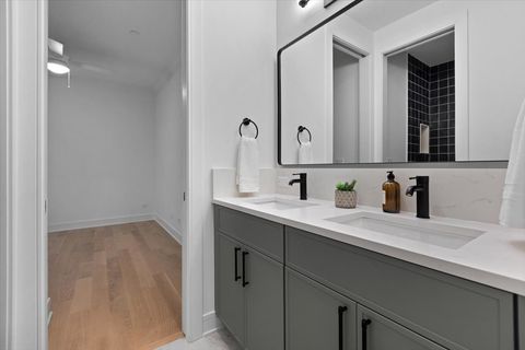 Tiny photo for 3719 N Bosworth Avenue, Chicago, IL 60613 (MLS # 12472954)