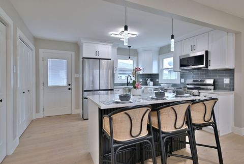 Tiny photo for 656 W Comstock Avenue, Elmhurst, IL 60126 (MLS # 12620215)