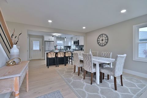 Tiny photo for 656 W Comstock Avenue, Elmhurst, IL 60126 (MLS # 12620215)