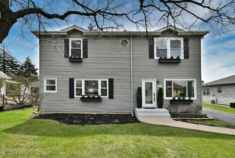 Photo of 656 W Comstock Avenue, Elmhurst, IL 60126 (MLS # 12620215)