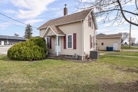 Photo of 127 S Mississippi Street, Blue Grass, IA 52726 (MLS # 12603108)