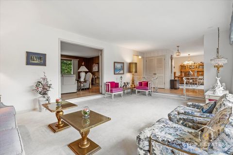 Tiny photo for 980 Apple Creek Lane, Des Plaines, IL 60016 (MLS # 12490315)