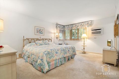 Tiny photo for 980 Apple Creek Lane, Des Plaines, IL 60016 (MLS # 12490315)