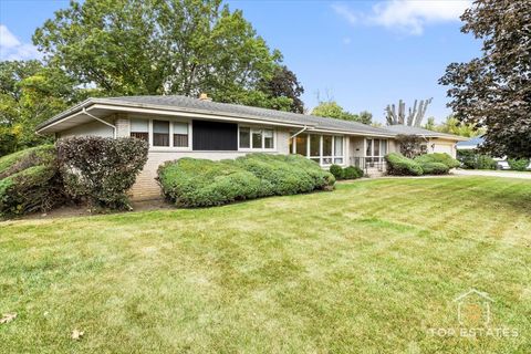 Photo of 980 Apple Creek Lane, Des Plaines, IL 60016 (MLS # 12490315)