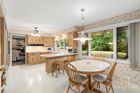 Tiny photo for 980 Apple Creek Lane, Des Plaines, IL 60016 (MLS # 12490315)