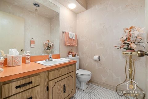 Tiny photo for 980 Apple Creek Lane, Des Plaines, IL 60016 (MLS # 12490315)