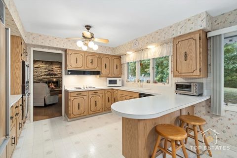 Tiny photo for 980 Apple Creek Lane, Des Plaines, IL 60016 (MLS # 12490315)