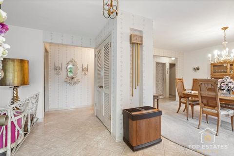 Tiny photo for 980 Apple Creek Lane, Des Plaines, IL 60016 (MLS # 12490315)